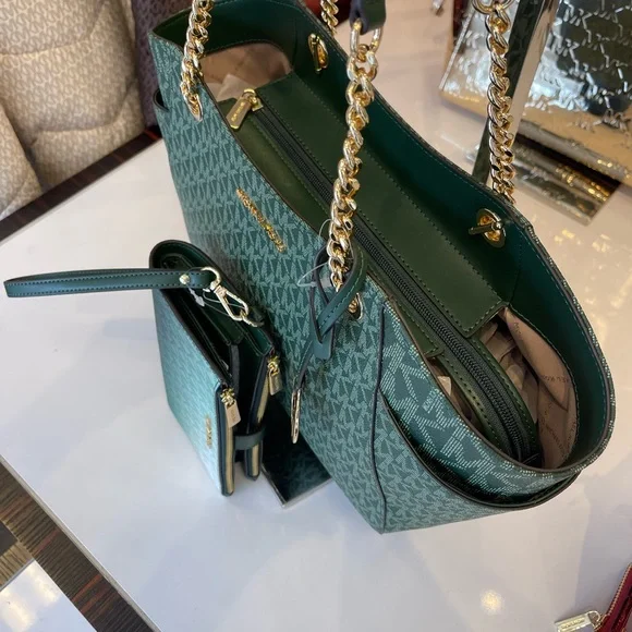 MICHAEL KORS JST Lg Chain Shoulder Tote & Double Zip Wristlet Wallet
Moss
NWT - Picture 3 of 16